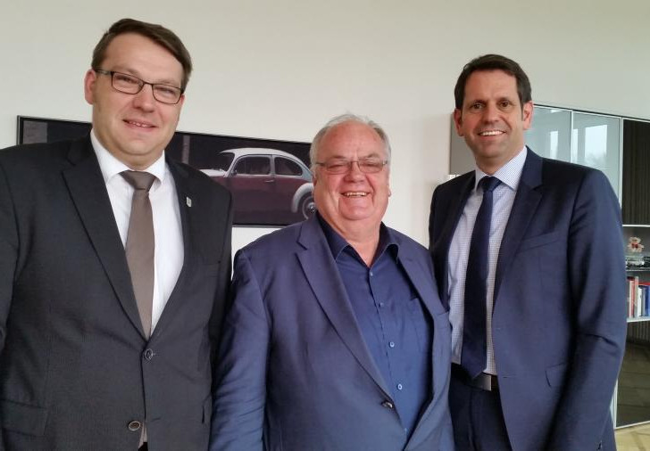 von links nach rechts: Gemeindedirektor Gero Janze, Landtagsabgeordneter Uwe Strümpel und Verkehrsminister Olaf Lies. Foto: Samtgemeinde Grasleben