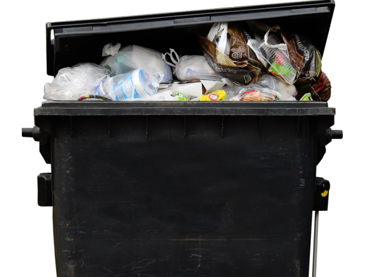 Das verordnungswidrige Abstellen von Müllcontainern soll mittlerweile zum Dauerzustand geworden sein. Symbolfoto: Pixabay