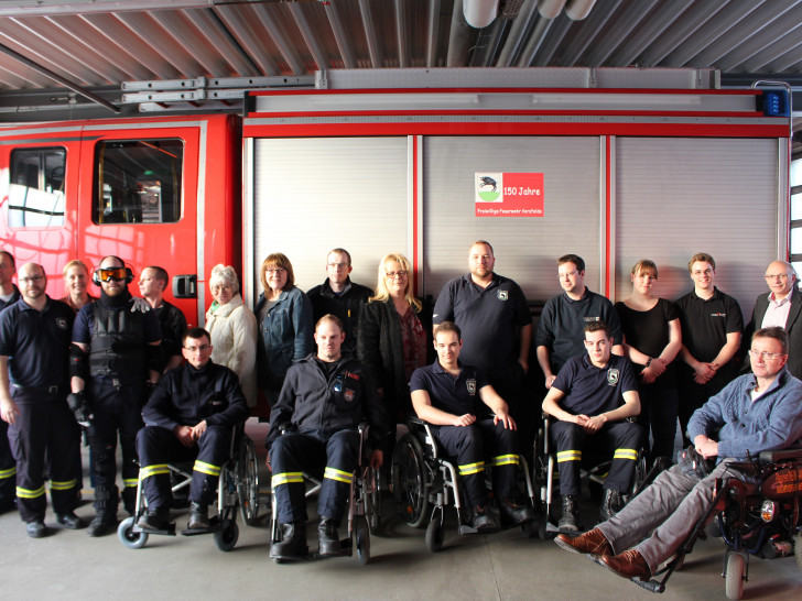 Die Freiwillige Feuerwehr Vorsfelde bekam Besuch vom Behinderten-Beirat. Fotos: Christoph Böttcher