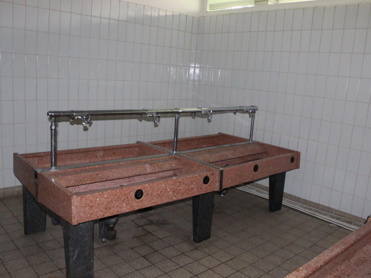 Der Rat der Stadt Goslar sprach sich für die umfangreiche Sanierung der Grundschule Jürgenohl aus. Vor allem der Dusch- und Umkleidebereich soll erneuert werden. Foto: Anke Donner 