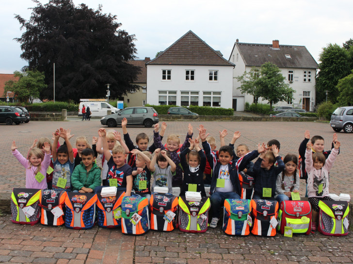Deutsches Kinderhilfswerk verteilt 50 Schulranzen an Schüler in Salzgitter
Foto: Antonia Henker