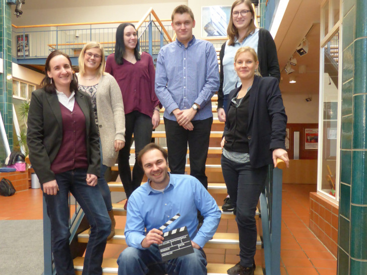 Die Auszubildenden des zweiten Lehrjahres: Kira Löhne (von links), Larissa Lyzio, Nadine Bewig, Sven Braukmann, Laura Hübner und Juliane Schell. Vorn: Benjamin Dietrich