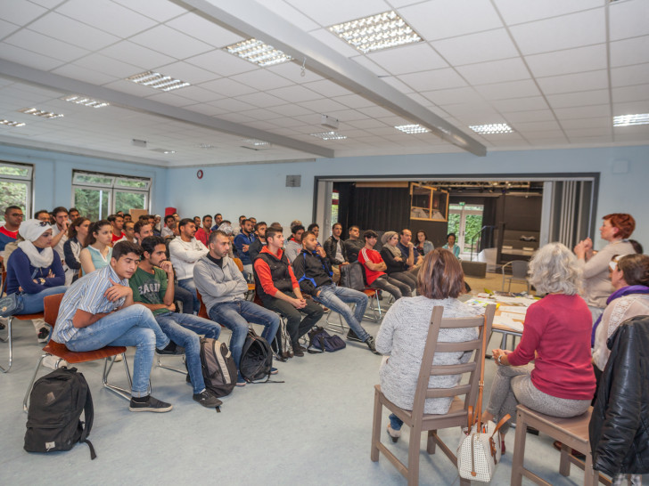 Im Jugendzentrum B6 fand heute eine Inforveranstaltung statt. Ziel war über Aktivitäten, Sprachkurse und Angebote, die von der Stadt Goslar noch in diesem Jahr für Flüchtlinge geplant sind, zu berichten.  Foto: Alec Pein