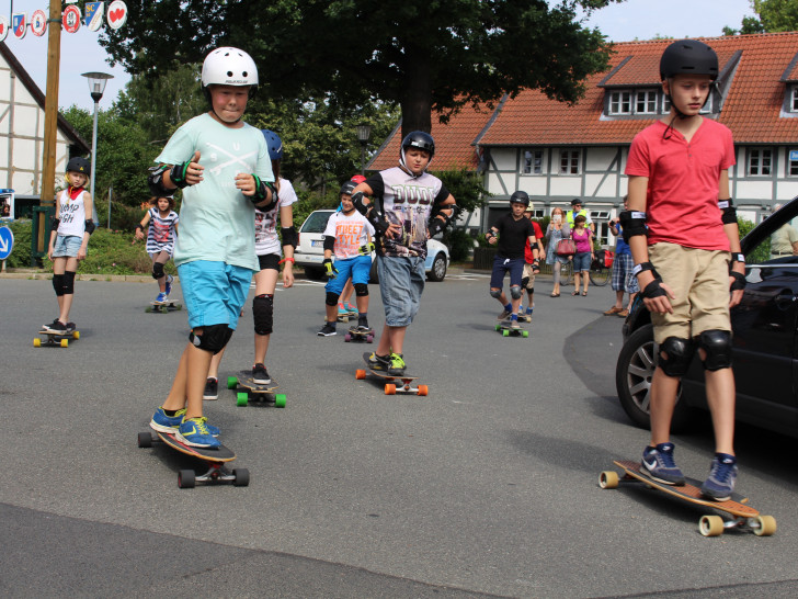 Die Kids der Longboard-Tour sind wieder in Wolfenbüttel angekommen. Foto: Jan Borner