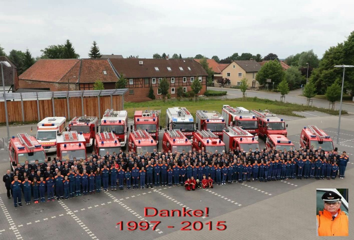 Die Sickter Feuerwehr verabschiedet sich vom Gemeindebrandmeister Dieter Heine und bedankt sich für die 18-jährige Amtsausübung. Foto: Privat