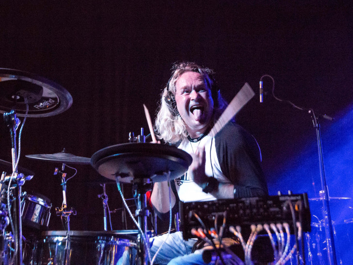 Dirk Brand begeisterte das  Publikum mit der Elektro-Drumm. Fotos: Rudolf Karliczek