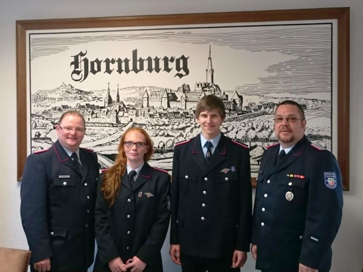 Von links: Ortsbrandmeister Wolfgang Hesse, Maria Wölfer, Justin Reppin, stellvertretender Ortsbrandmeister Thilo Linke. Foto: Privat
