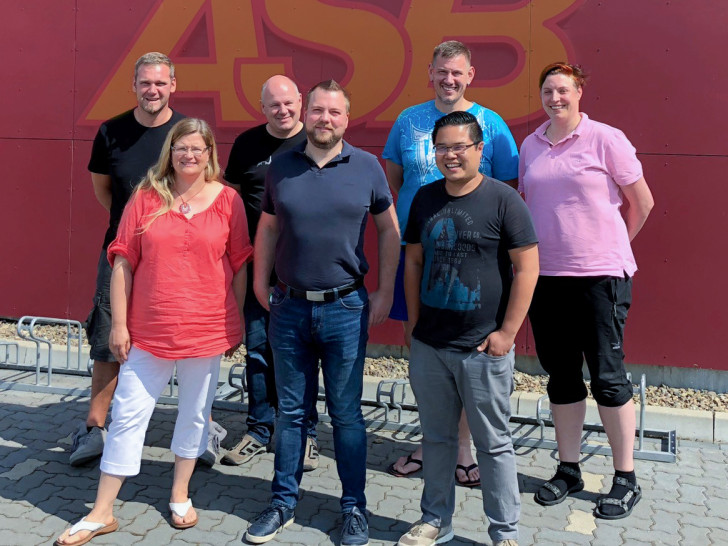 hinten v.l.: Nico Unsinn, Richard Akkermann, Christoph Dettmer, Tanja Felthaus; vorne v.l.: Anne Hollatz, Dirk Jodat, Cuong Ly. Foto: ASB/Uebermuth