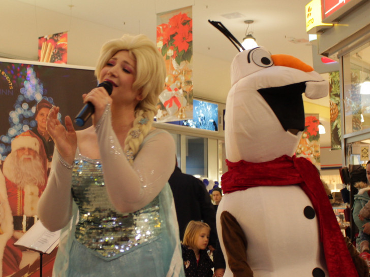Elsa und Olaf waren zu Besuch im Forum. Foto: Julia Seidel