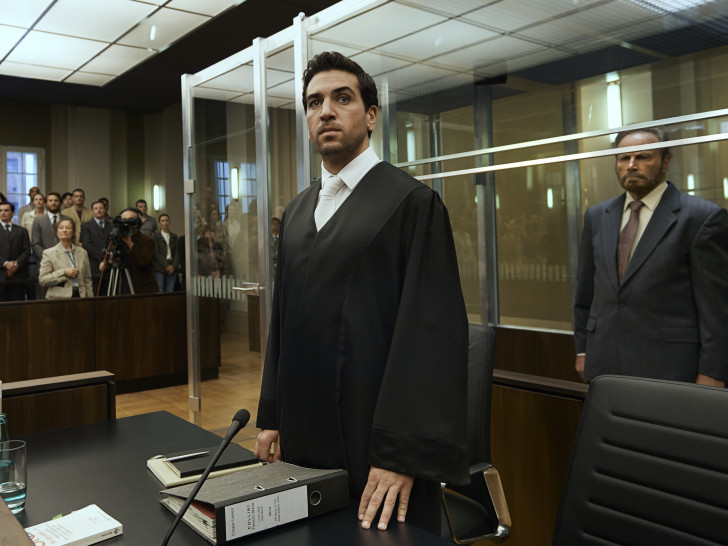 Elyas M'Barek in der Rolle als junger Strafverteidiger Caspar Leinen.
Foto: Constantin Film