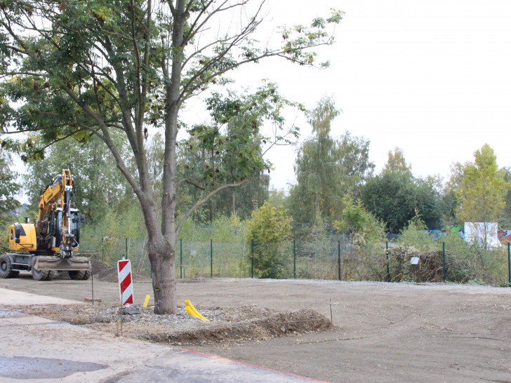 Die Bauarbeiten des neuen Jugendplatzes haben am 5. Oktober begonnen. Foto: Max Förster