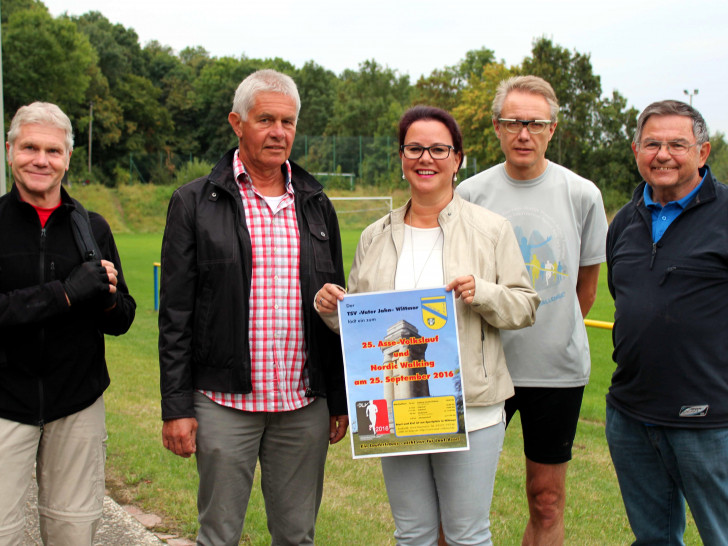 Von links: Uwe Kuhlmann, Manfred Ciomek, Sabine Bauer, Werner Bothe, Horst Neumann Foto: Bernd-Uwe Meyer