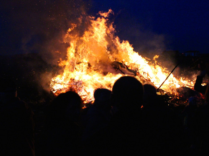 Auch in diesem Jahr wird am Ostersamstag in Grafhorst wieder ein Osterfeuer abgebrannt. Symbolfoto: Sina Rühland