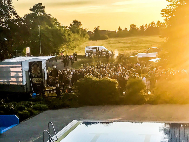Das gute Wetter lockte viele Besucher an. Foto: Förderverein Dettumer Freibad