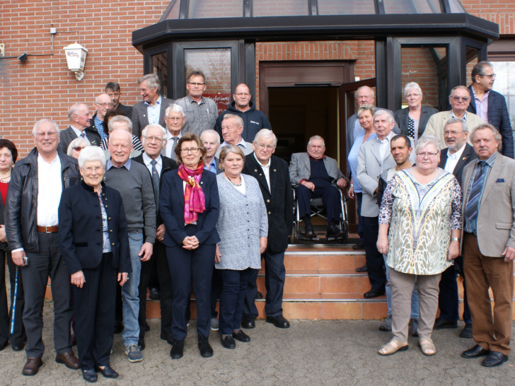 Die Jubilare der Industriegewerkschaft Bauen-Agrar-Umwelt, Bezirksverband Braunschweig-Goslar wurden für ihre langjährige Mitgliedschaft geehrt. Foto: IG BAU