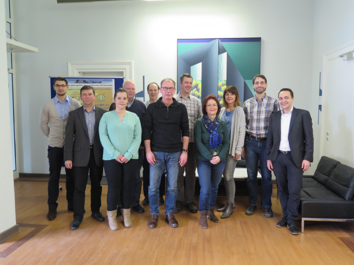 Die teilnehmenden Mitarbeiterinnen und Mitarbeiter der Gemeinden  beschäftigten sich bei der Schulung im Kreishaus mit dem geplanten EDV-Programm zum kommunalen Energiecontrolling.  Foto: Landkreis
