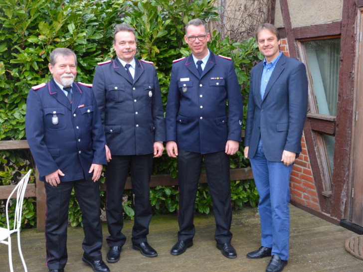 Von links: Wahlleiter Klaus-Peter Breske, Mattias Buhse, Marcus Peters und Bürgermeister Detlef Kaatz. Foto: Privat