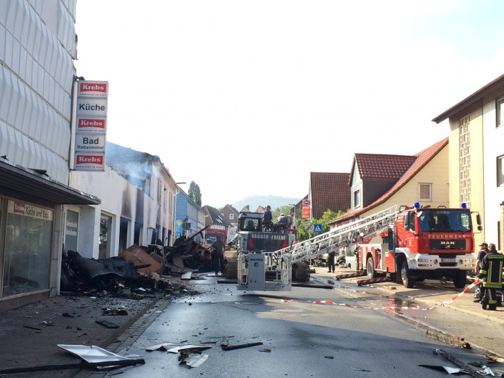 Die Polizei sucht noch immer den Brandstifter, der das ehemalige Möbelhaus in Bündheim ansteckte. Nun wurde eine Belohnung ausgelobt. Foto: Anke Donner 