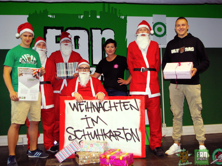 Der Fanclub Weekendbrothers und das Fanprojekt Wolfsburg rufen die VfL-Fans zur Beteiligung an der Aktion "Weihnachten im Schuhkarton" auf. Foto: Stadt Wolfsburg
