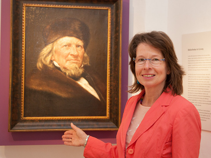 Dr. Gabriele Henkel referiert über Porträts von Hoffmann von Fallersleben
Foto: Hoffmann-von-Fallersleben-Museum/Meike Netzbandt