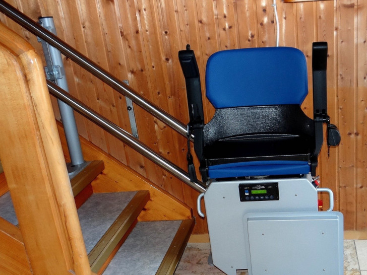 Ein Treppenlift kann eine wichtige Hilfe sein. Symbolfoto: pixabay