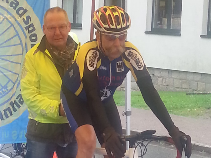 Der Goslarer Radsportler „Berti“ Rolf Bertram vom RSV Adler schaffte es bei dem Rennen "Brockenkönig" auf den dritten Platz in seiner Altersklasse. Foto: Kranz