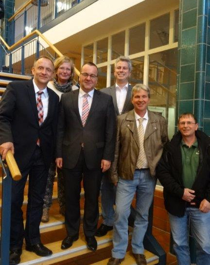 von links: SPD-Bürgermeisterkandidat Klaus Saemann, Dr. Katrin Esser-Mönning, Innenminister Boris Pistorius, Maik Meyer, Jörg Zimmerman und Carsten Gieseler. Foto: Privat