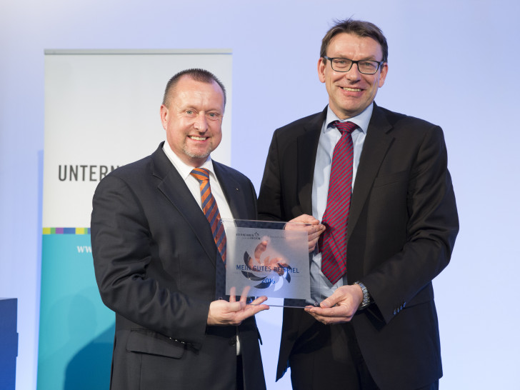 Steffen Krollmann nahm den Preis stellvertretend für die Volksbank BraWo entgegen. Foto: Sebastian Pfütze