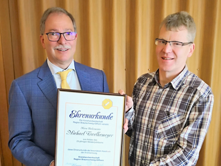Von links: Herbert Meyer, Michael Twelkemeyer. Foto: Kreishandwerkerschaft Region Braunschweig-Gifhorn
