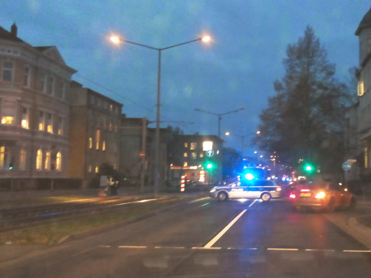 Die Polizei leitete den Verkehr schließlich um. 