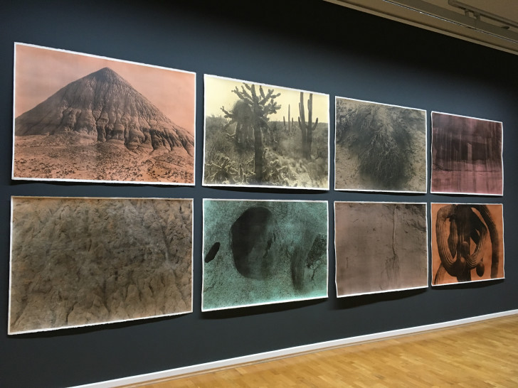 Blick in die Ausstellung "ECHO" von Jungjin Lee mit Arbeiten aus der Werkgruppe AMERICAN DESERT © Jungjin Lee, Städtische Galerie Wolfsburg