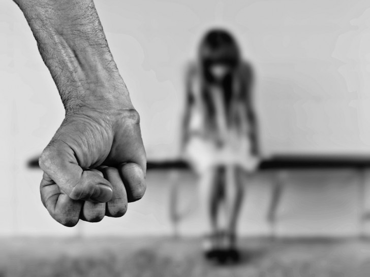 Helmstedter Promis setzen ein Zeichen gegen häusliche Gewalt. Symbolfoto: pixabay