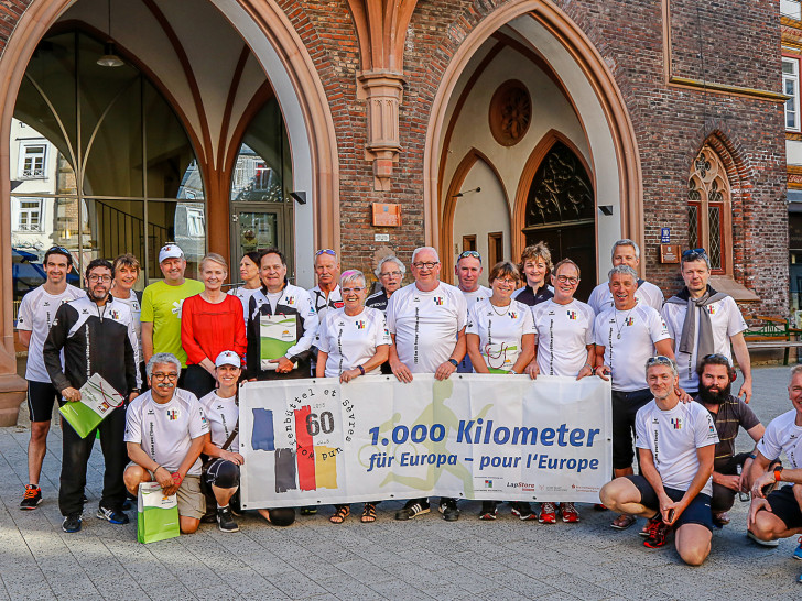 Am zweiten Tag legten die Läufer und Radfahrer sieben Etappen bis Montabaur zurück. Fotos: Thorsten Raedlein