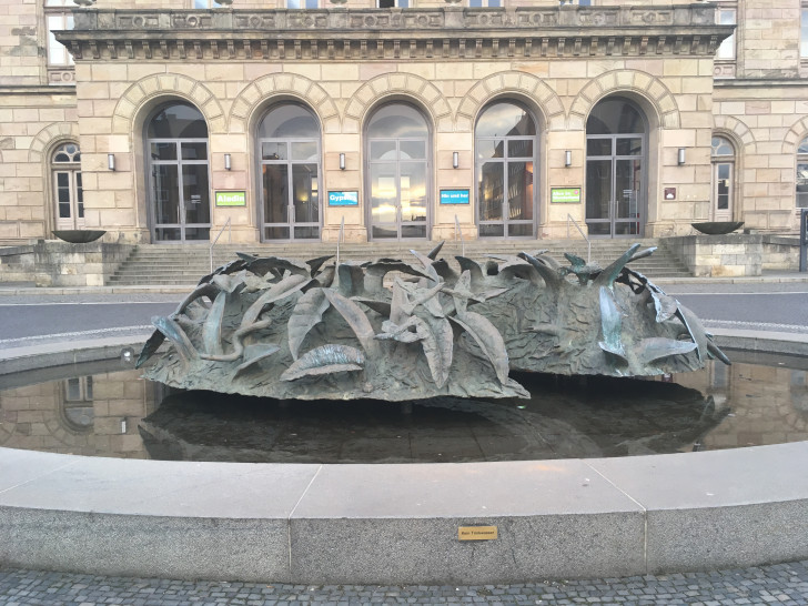 Emil Cimiotti fertigte den Brunnen vor dem Staatstheater Braunschweig. Nun soll der Künstler eine Ausstellung in Hannover bekommen - die Stadt fördert dieses Vorhaben mit 5.000 Euro.Foto: Alexander Dontscheff