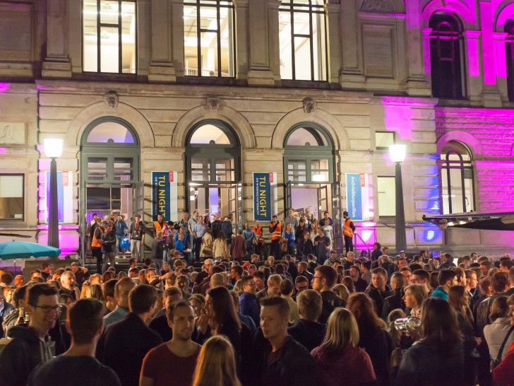 Stimmungsvolle Atmosphäre auf dem Zentralcampus der TU Braunschweig. Foto: Sebastian Olschewski/TU Braunschweig