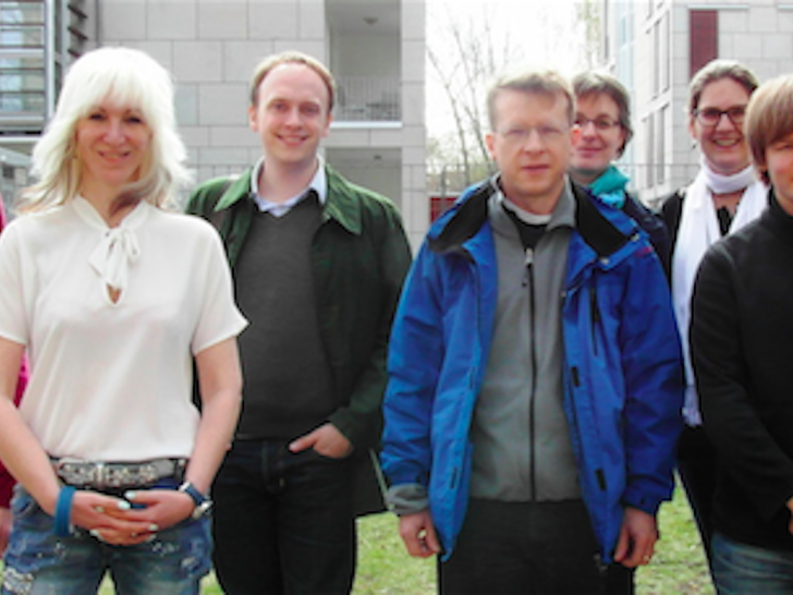 Das Team hinter der DFG-geförderten Studie: M.Sc. René Schmidt, Dr. Anja Grocholewski, M.Sc. Marian Luckhof, Dr. Till Beuerle, Prof. Dr. Ute Wittstock, Prof. Dr. Nina Heinrichs, M.Sc. Marco Grull, Prof. Dr. Frank Eggert. Foto: TU Braunschweig

 