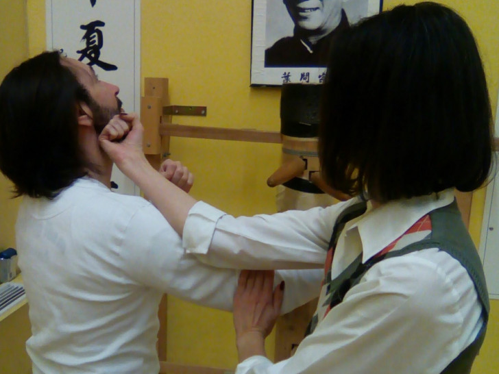 Sicherheit und Selbstbewusstsein für Erwachsene, Jugendliche und Kinder ab fünf Jahren gibt es bei der chinesischen Kampfkunst Wing Chun. Foto: Wing Chun Zentrum Deutschland (WCZD)