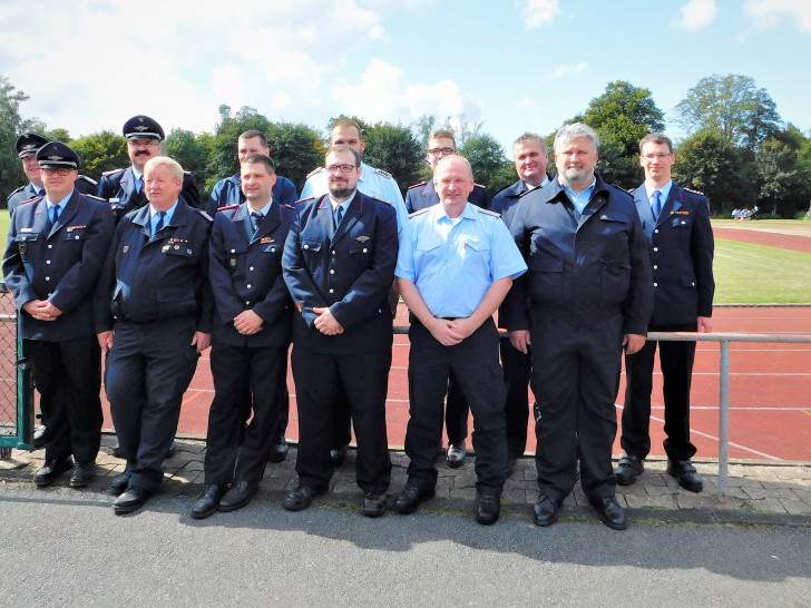 Die Kreisjugendfeuerwehrwarte mit  einigen Wertungsrichtern und dem Abnahmeteam aus Osterode. Fotos: KJF