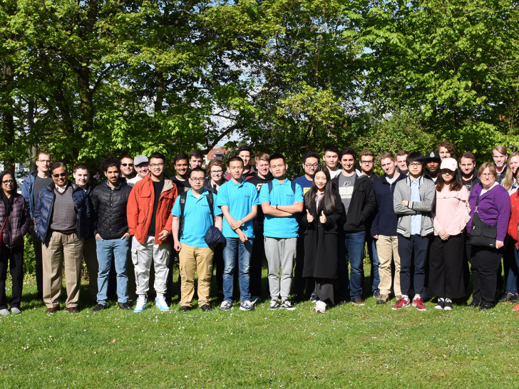 Eine bunt gemischte Truppe traf sich zur Internationalen Sommeruniversität auf dem Campus Wolfenbüttel der Ostfalia. Foto: Ostfalia