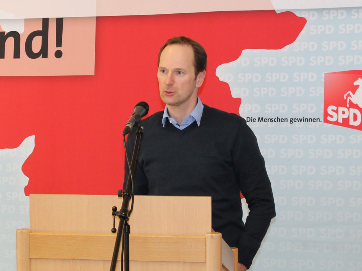 Bernd Telm erläutert den Parteitagsdelegierten den Fracking-Antrag. Foto: Privat