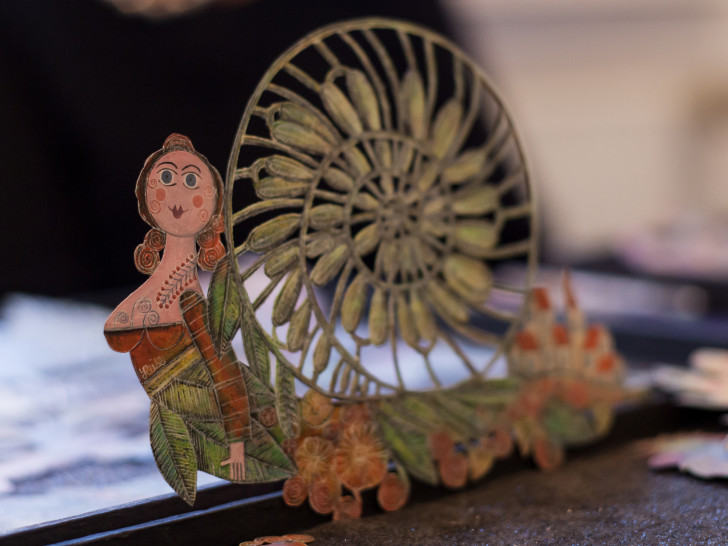 Märchenhafte Gestalten aus Kupfer von Hannelore Heise. Foto/Video: Alec Pein