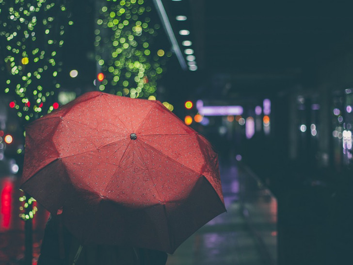 Das schlechte Wetter hielt vor allem am Freitag und Samstag die Menschen von einem Stadtbummel ab. Symbolfoto: pixabay