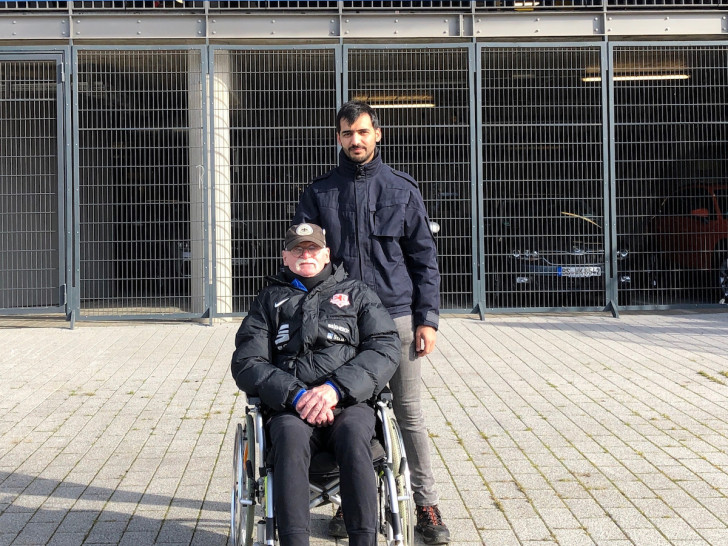 Eintrachtfans mit Handicap werden beim Besuch im Stadion begleitet. Foto: Freiwilligenagentur Wolfenbüttel