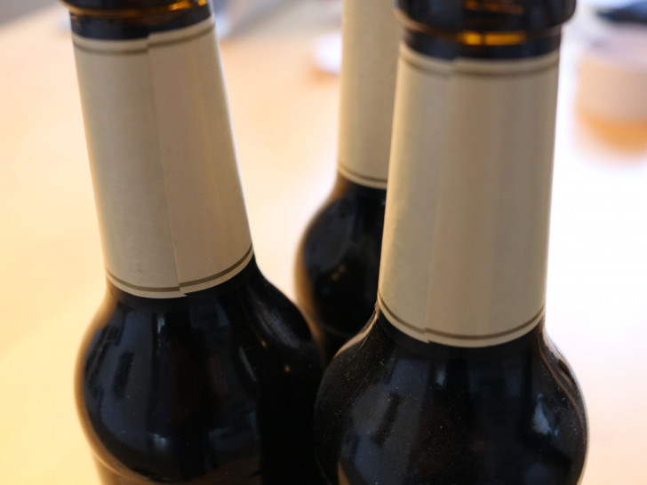 Unbekannte Täter klauten 14 Flaschen Bier. Symbolbild: Robert Braumann