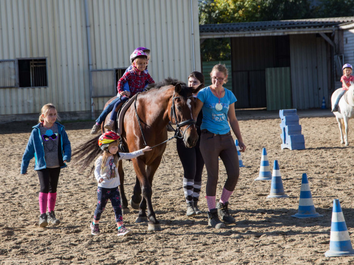 Die Kinder hatten beim Schnuppertag die Möglichkeit, die Welt der Pferde kennenzulernen. Fotos: Rudolf Karliczek