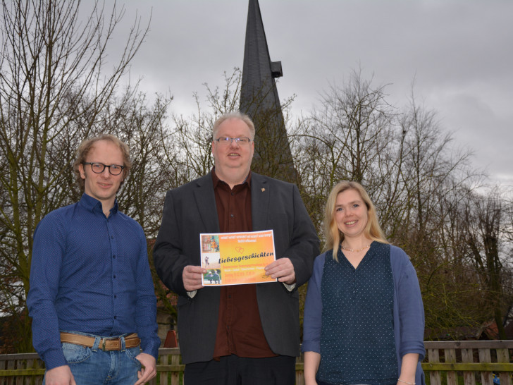 Freuen sich auf einen schönen Gottesdienst: Valentin Winnen (von links), Thomas Mogge und Elisabeth Rabe-Winnen. Foto: Kirchenkreis Peine