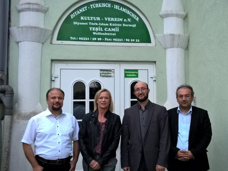 Von links: Musa Irilci, Dunja Kreiser, Religionslehrer Mehmet Simsek und Abdulvahap User.
Foto: Privat