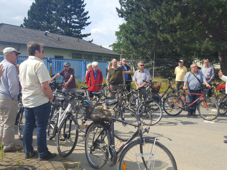 Dr. Oliver Junk bietet in regelmäßigen Abständen Fahrradsprechstunden an – unter anderem ging es schon zum Fliegerhorst. Foto: Stadt Goslar