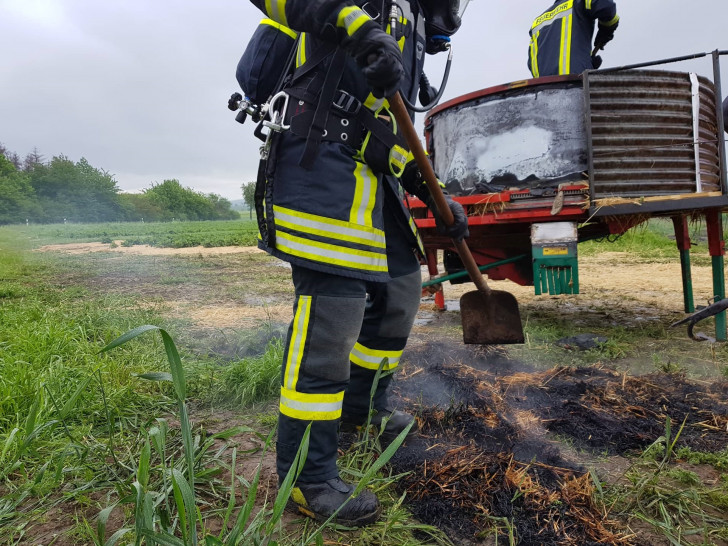Die Feuerwehr Wolfenbüttel kam heute auf einem Feld zwischen Atzum und Salzdahlum zum Einsatz. Foto: Feuerwehr Wolfenbüttel