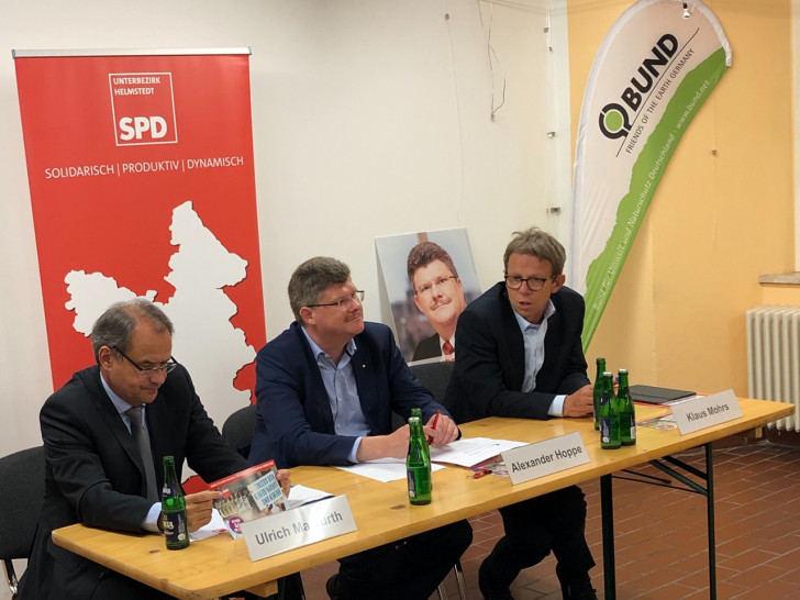 Von links: Ulrich Markurth, Alexander Hoppe und Klaus Mohrs beim offenen Meinungsaustausch über interkommunale Kommunikation. Foto: SPD Unterbezirk Helmstedt
